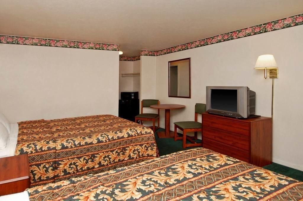 Stone Inn Extended Stay U Of A Тусон Екстериор снимка