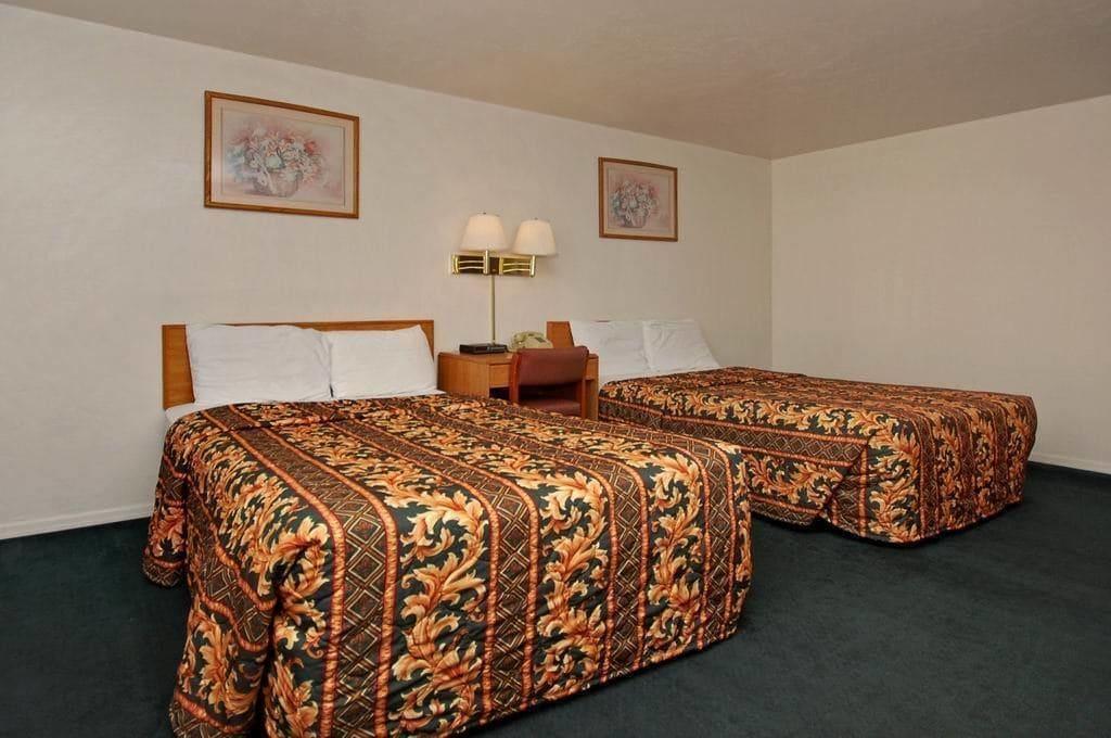Stone Inn Extended Stay U Of A Тусон Екстериор снимка