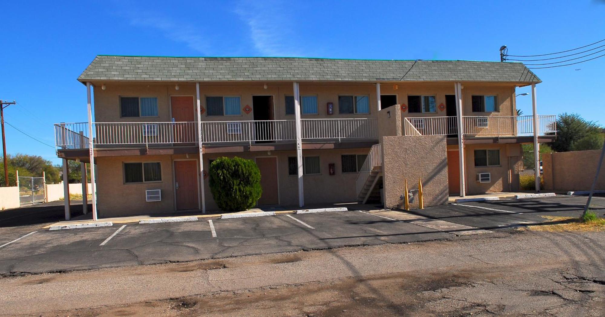 Stone Inn Extended Stay U Of A Тусон Екстериор снимка