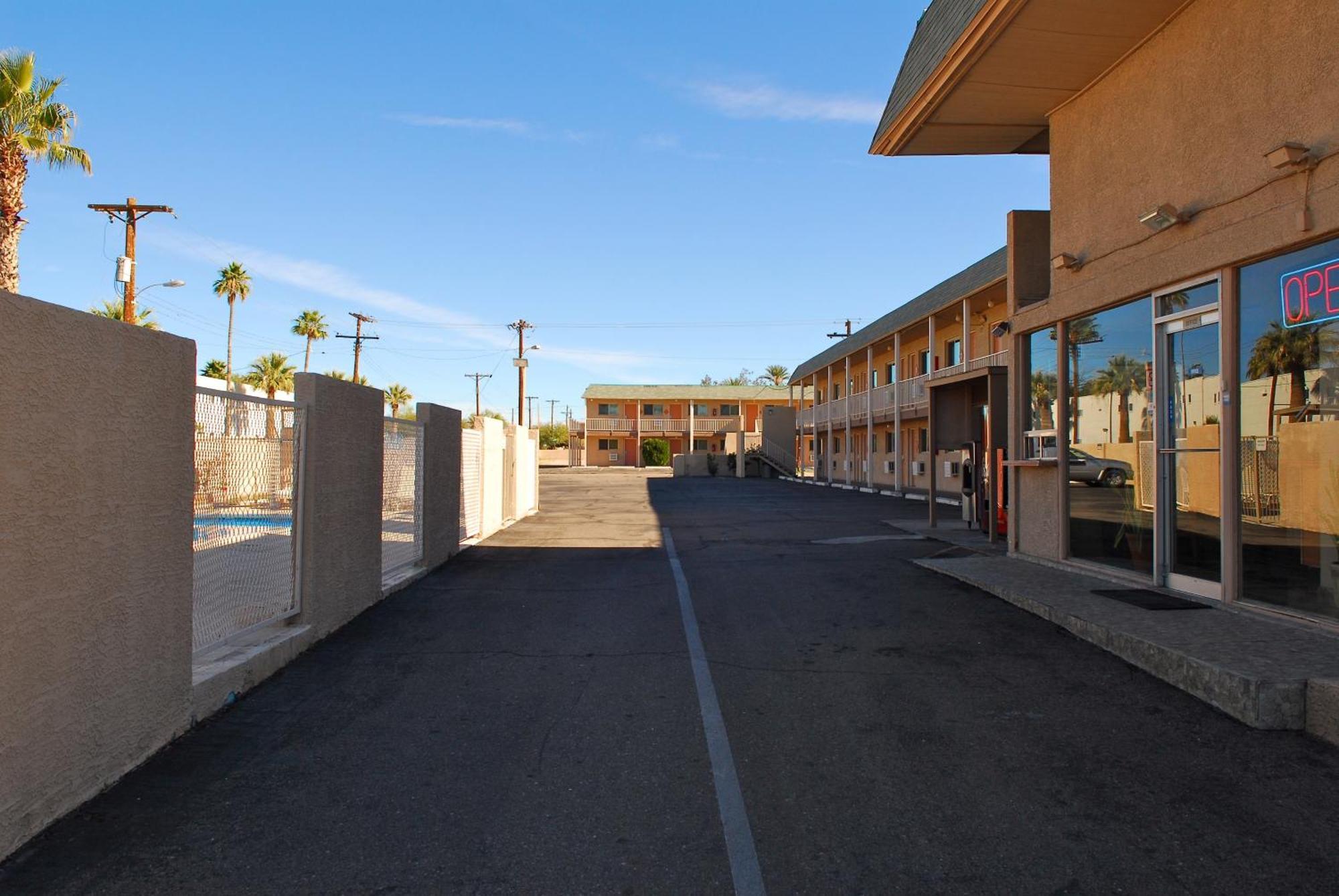 Stone Inn Extended Stay U Of A Тусон Екстериор снимка