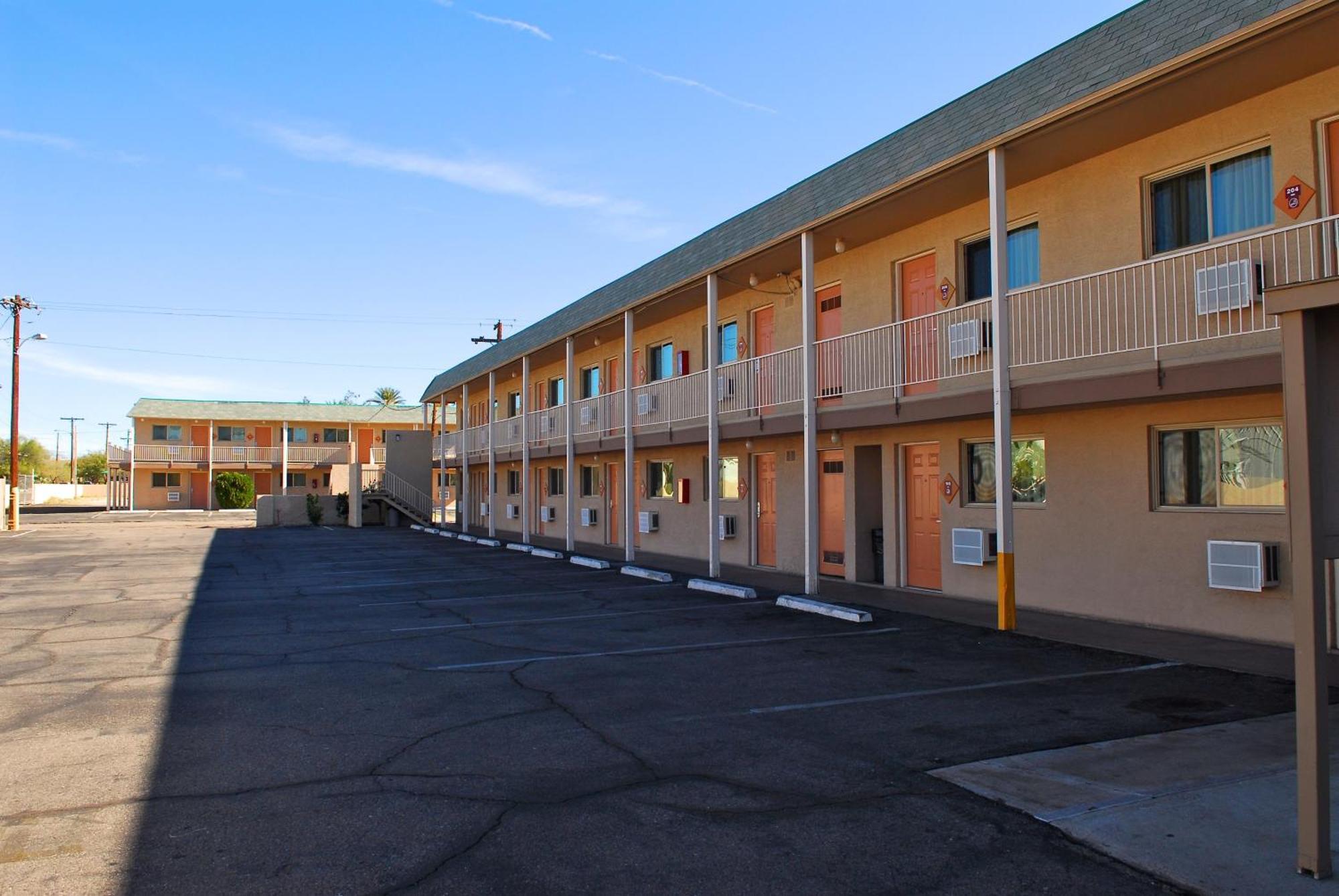 Stone Inn Extended Stay U Of A Тусон Екстериор снимка