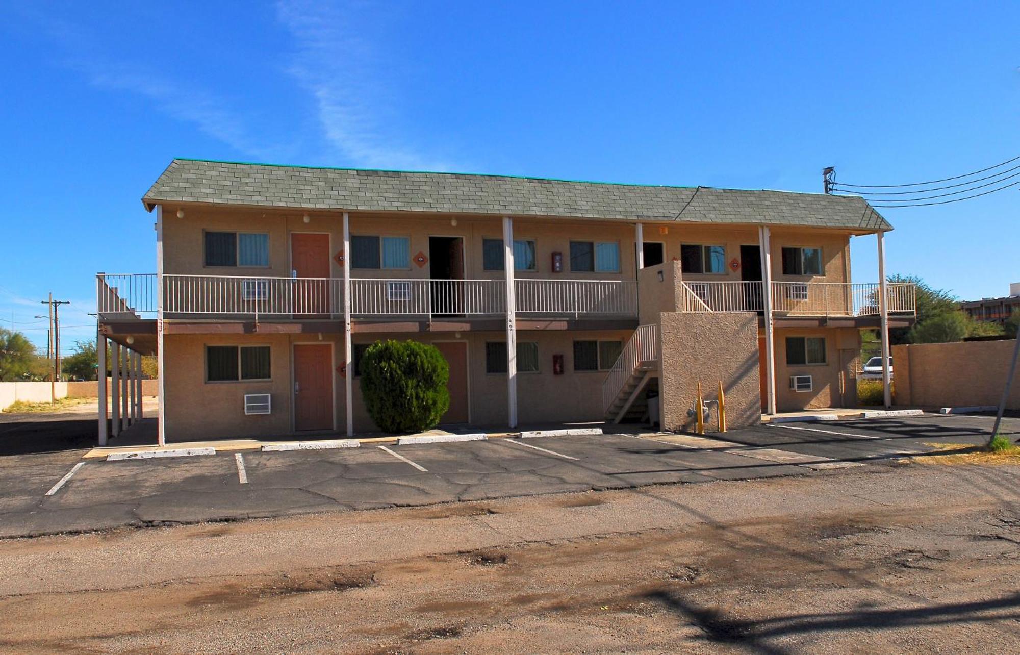 Stone Inn Extended Stay U Of A Тусон Екстериор снимка