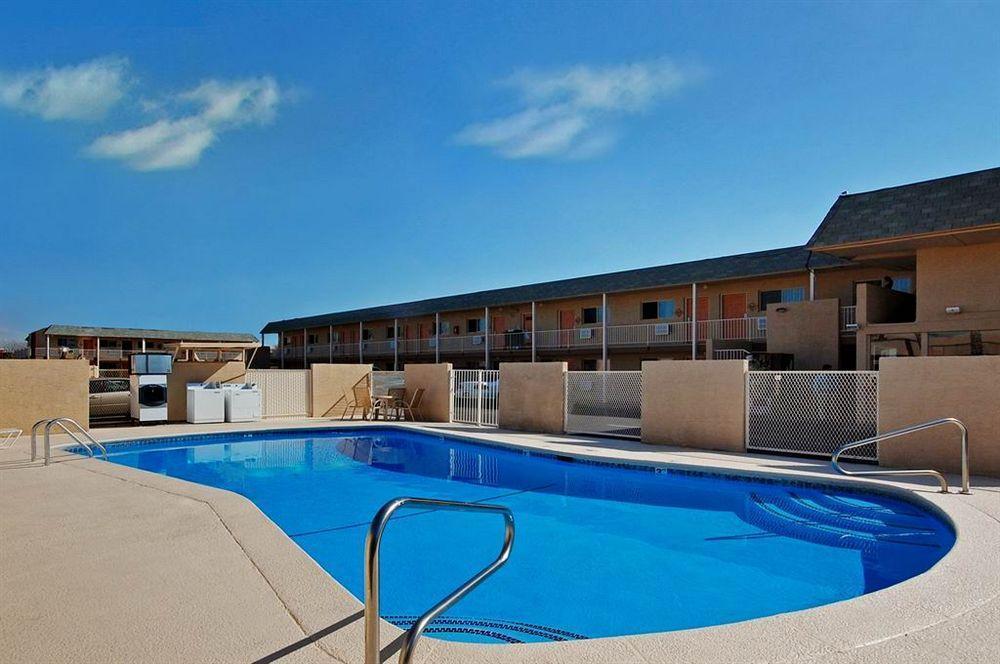 Stone Inn Extended Stay U Of A Тусон Екстериор снимка