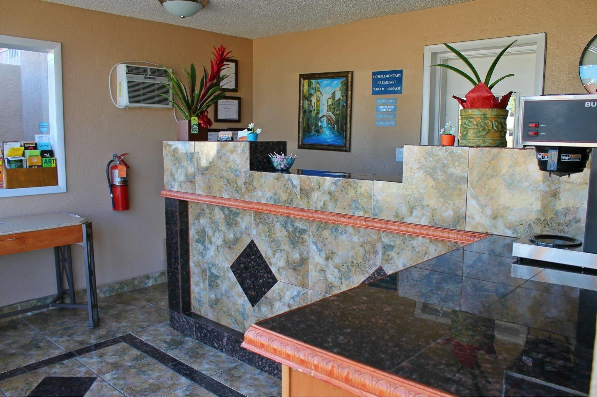 Stone Inn Extended Stay U Of A Тусон Екстериор снимка