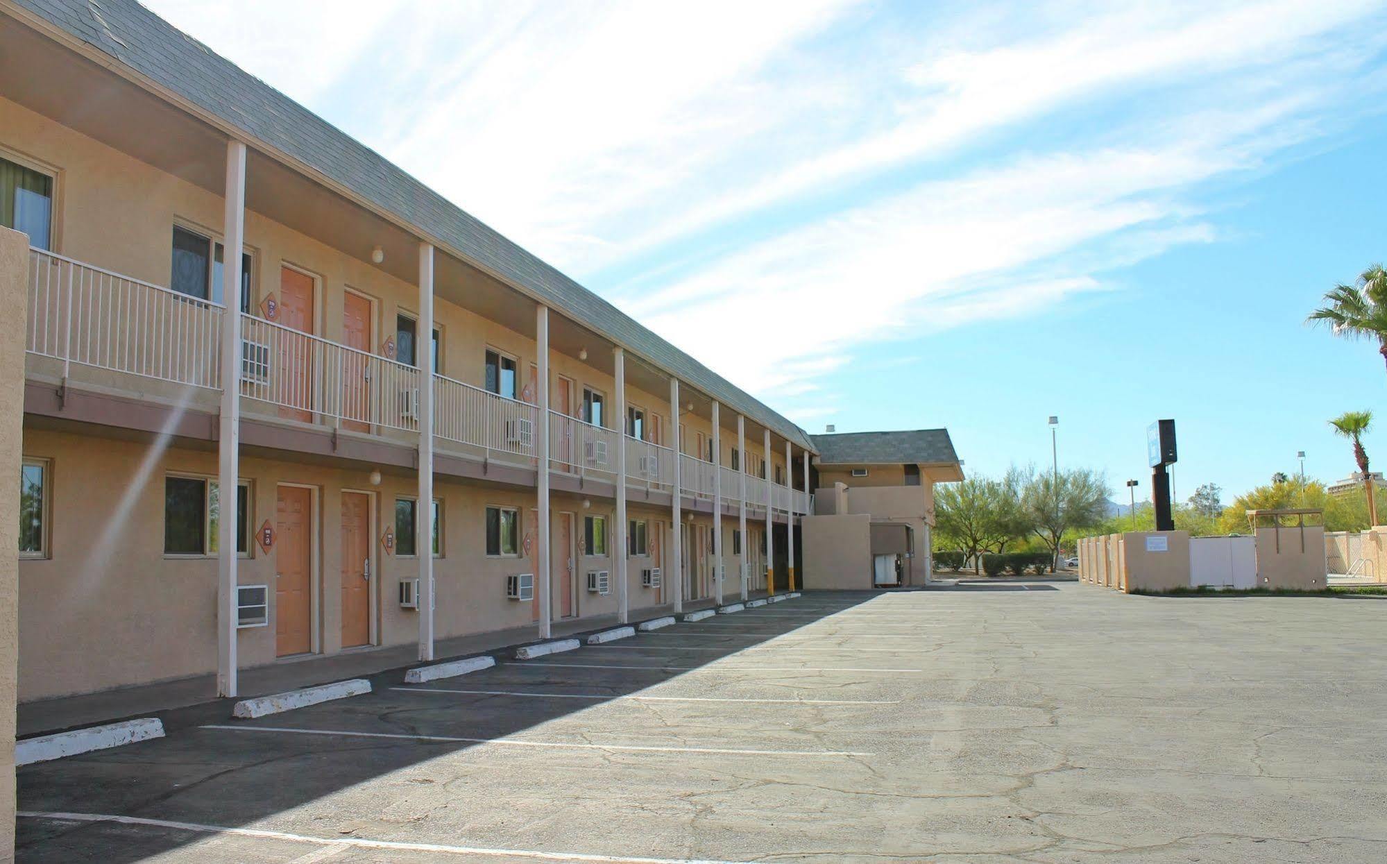 Stone Inn Extended Stay U Of A Тусон Екстериор снимка